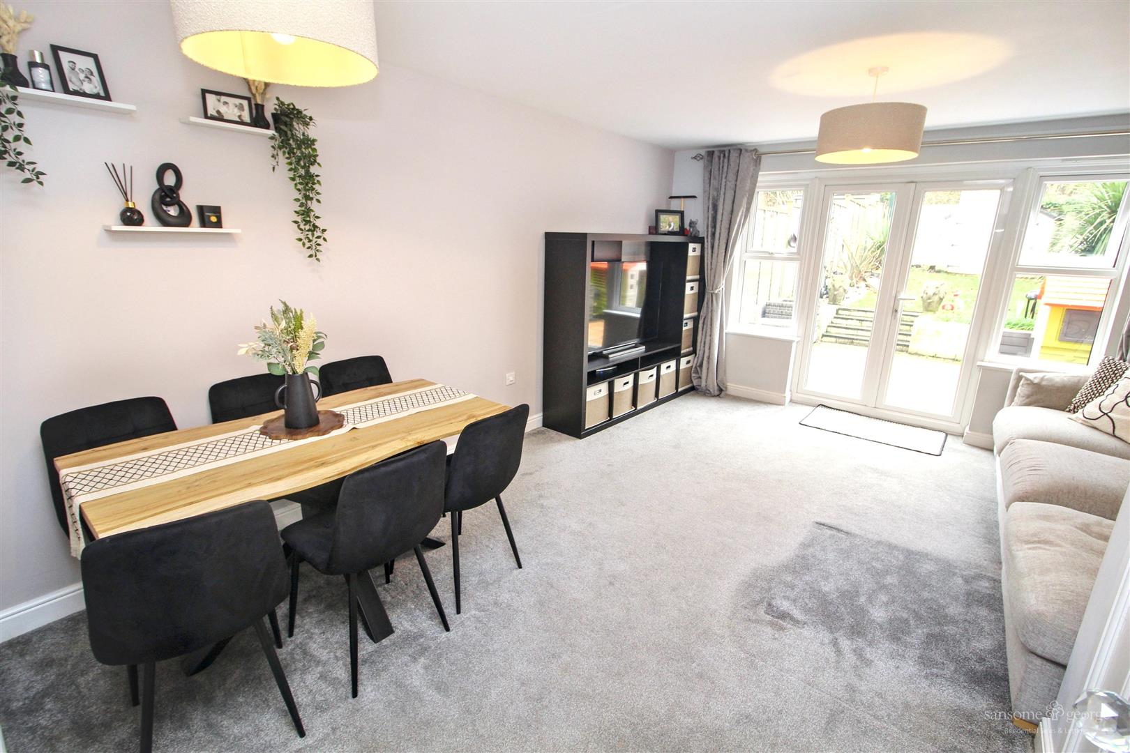 Pryor Close, Tilehurst, Reading